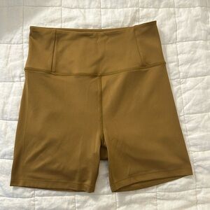 Girlfriend Collective - Fox Float Ultralight Run Short (M)